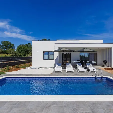 Romeo By Interhome *