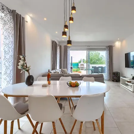 Vila Romeo By Interhome
